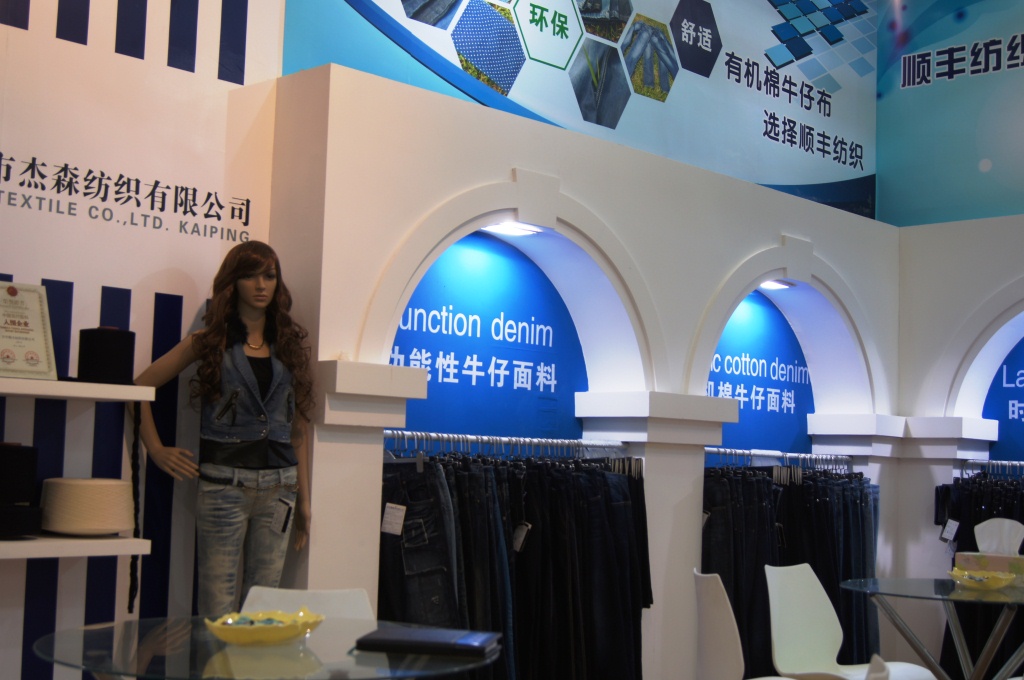 順豐紡織集團參加2012上海秋冬面料展